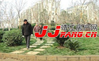 溢馨苑社区东侧小游园已交付使用(图1)